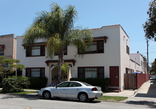 Olive Court Apartments in Long Beach, CA - Building Photo - Building Photo