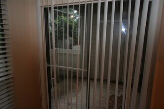 17401 Red Oak Dr in Houston, TX - Foto de edificio - Building Photo