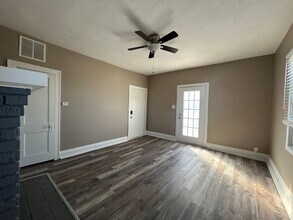 5207 Montgomery Rd in Cincinnati, OH - Building Photo - Building Photo