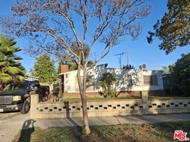 657 Wolfskill St in San Fernando, CA - Building Photo