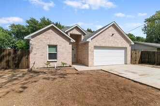 2006 Throckmorton St in Gainesville, TX - Foto de edificio - Building Photo