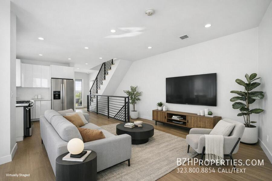 4523 1/2 St Elmo Dr in Los Angeles, CA - Building Photo