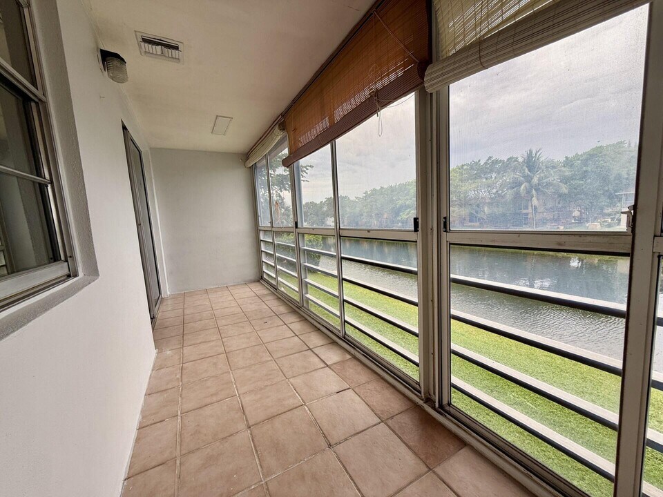 63 Sheffield C in West Palm Beach, FL - Building Photo