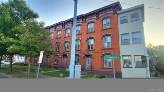 61 S Hamilton St in Poughkeepsie, NY - Building Photo