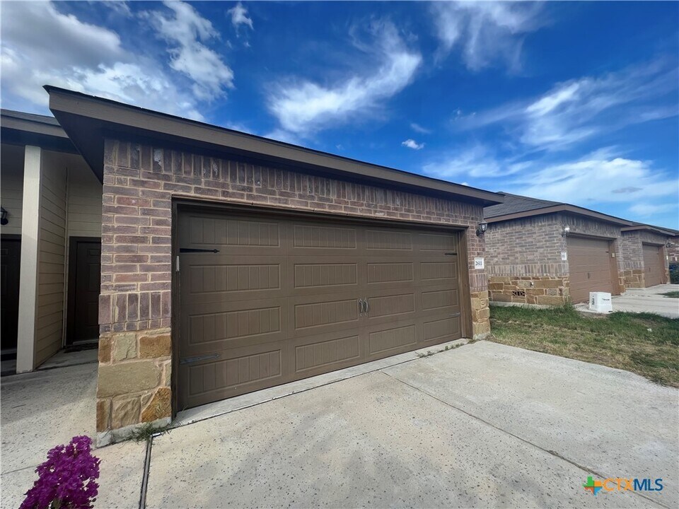 2611 Pahmeyer Rd in New Braunfels, TX - Building Photo