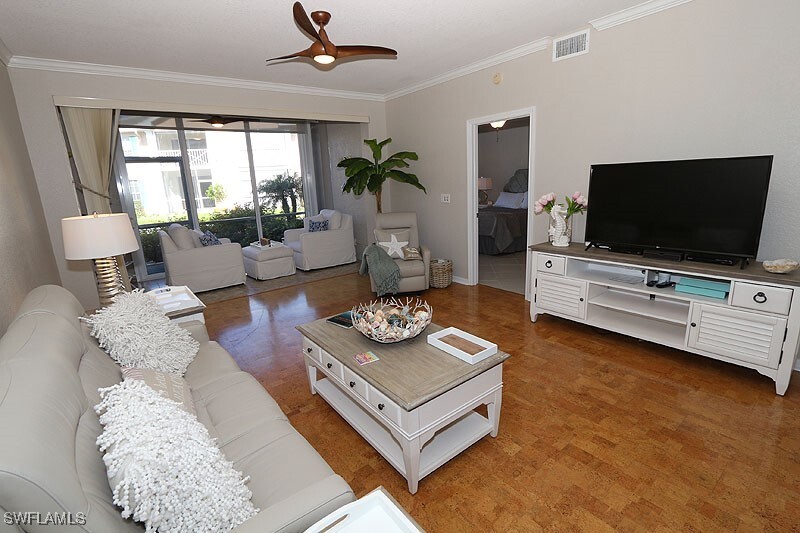 7058 Barrington Cir in Naples, FL - Building Photo