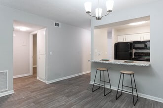 Carriage Hill Apartments in Phenix City, AL - Building Photo - Interior Photo