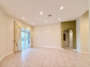 15275 SW 38th St in Davie, FL - Foto de edificio - Building Photo