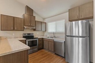 River Park & River Trail in Post Falls, ID - Foto de edificio - Building Photo