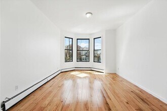 138 Leonard St in Jersey City, NJ - Foto de edificio - Building Photo