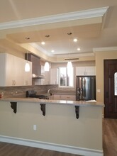 201 N Reese Pl, Unit 102 in Burbank, CA - Foto de edificio - Building Photo