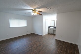 19803 Westlake Pl Dr in Houston, TX - Building Photo - Building Photo