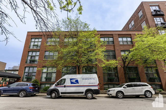 1737 N Paulina St, Unit # 0206 in Chicago, IL - Foto de edificio - Building Photo