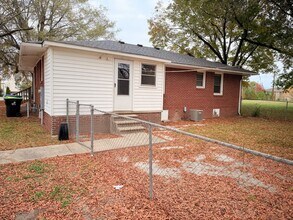 929 E Haggard Ave in Elon, NC - Building Photo - Building Photo