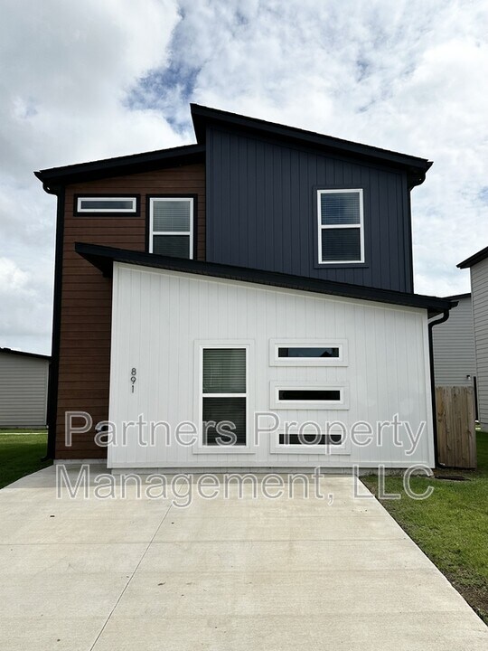 891 Boardwalk Ave in Bentonville, AR - Building Photo