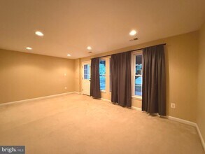 60 Deerbrook Dr in Charles Town, WV - Foto de edificio - Building Photo