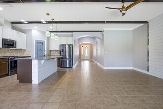 6827 Park Strand Dr in Apollo Beach, FL - Building Photo - Building Photo