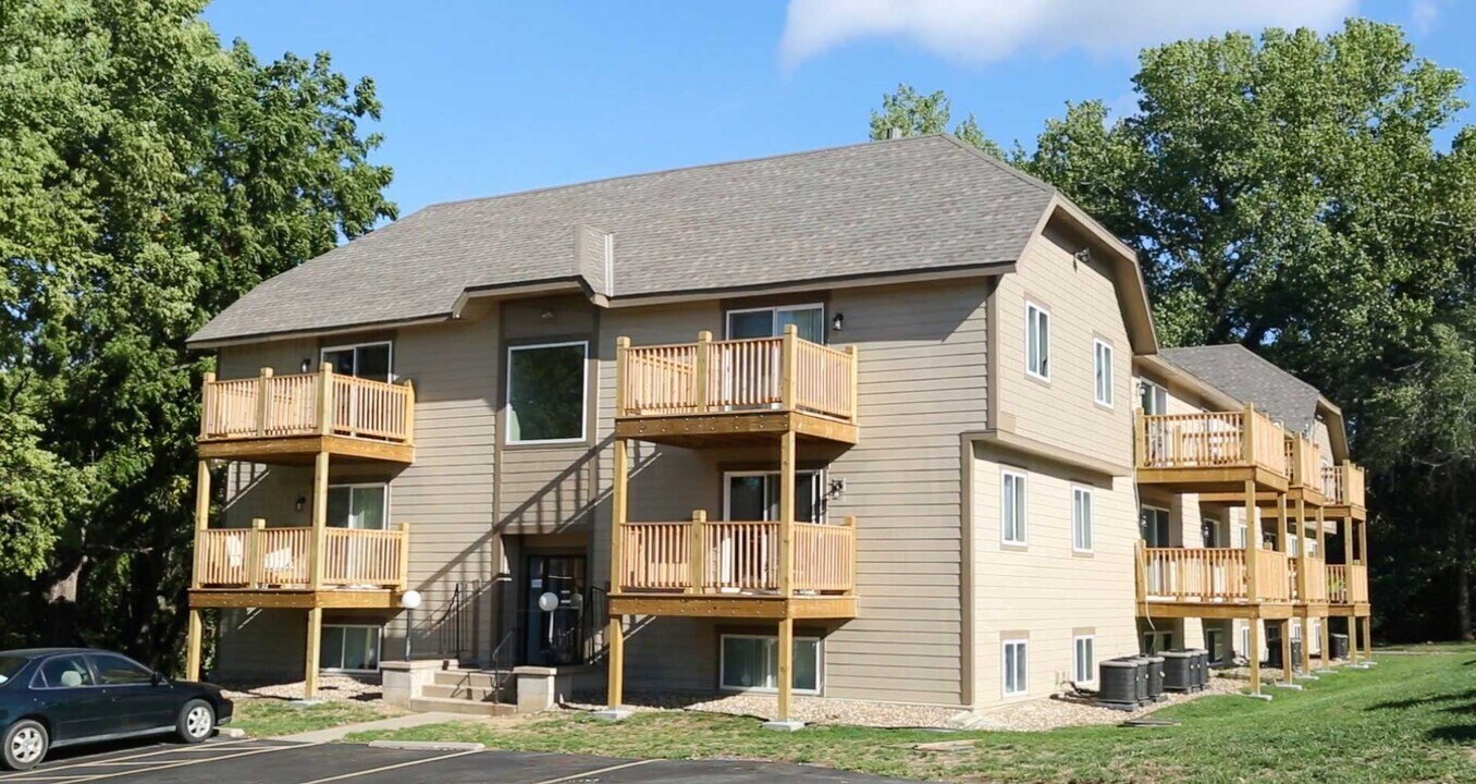 Hunter's Glen Apartments in Kansas City, MO - Building Photo