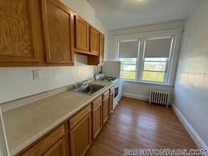 1687 Commonwealth Ave in Boston, MA - Building Photo - Building Photo