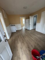 33 Crystal St in Southbridge, MA - Building Photo