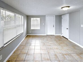 8628 Velvet Dr in Port Richey, FL - Building Photo - Building Photo