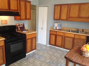 849 Hemingway Ct in Stone Mountain, GA - Building Photo - Building Photo
