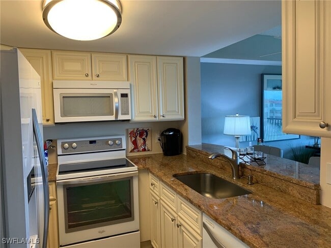 7406 Lake Breeze Dr in Ft. Myers, FL - Building Photo - Building Photo