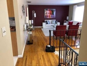 281 Henry St in Paramus, NJ - Building Photo - Building Photo