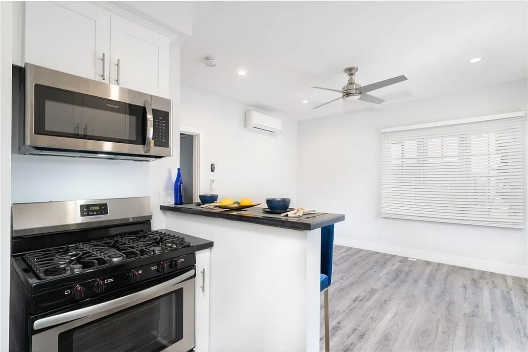 405 W 3rd St in Long Beach, CA - Building Photo