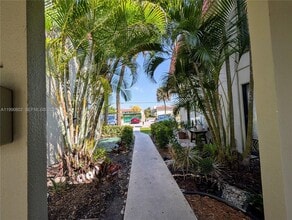 11394 Royal Palm Blvd in Coral Springs, FL - Foto de edificio - Building Photo