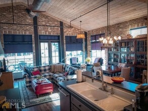 550 E Main St in Blue Ridge, GA - Foto de edificio - Building Photo