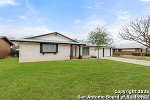 554 Bertetti Dr in San Antonio, TX - Building Photo