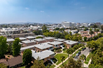 Villa San Pasqual in Pasadena, CA - Foto de edificio - Building Photo