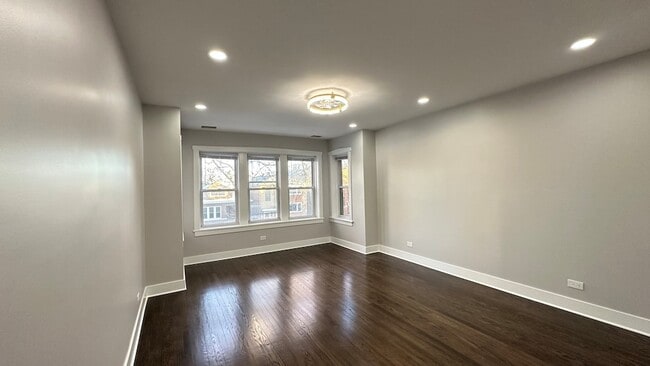 5224 N Bernard St, Unit 2 in Chicago, IL - Foto de edificio - Building Photo