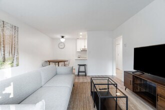 45 E 16th Ave in Vancouver, BC - Building Photo - Building Photo