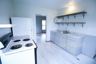 3010 Johnson Ave NW in Cedar Rapids, IA - Building Photo - Building Photo