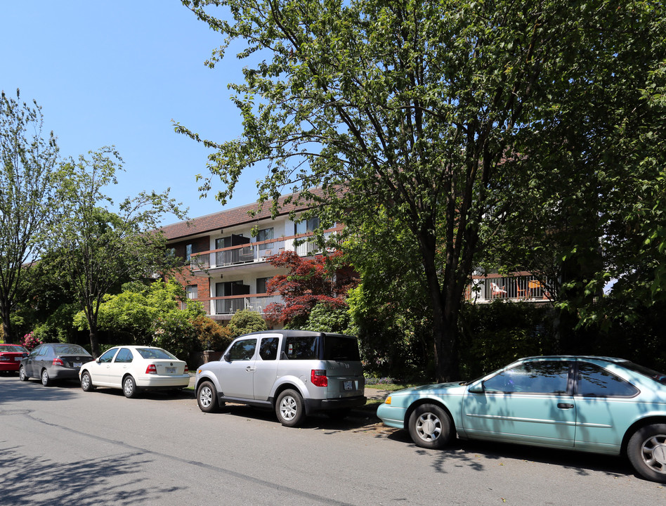 Connaught Gardens in Vancouver, BC - Building Photo