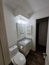 5006 Birchmont Dr in Houston, TX - Building Photo - Building Photo