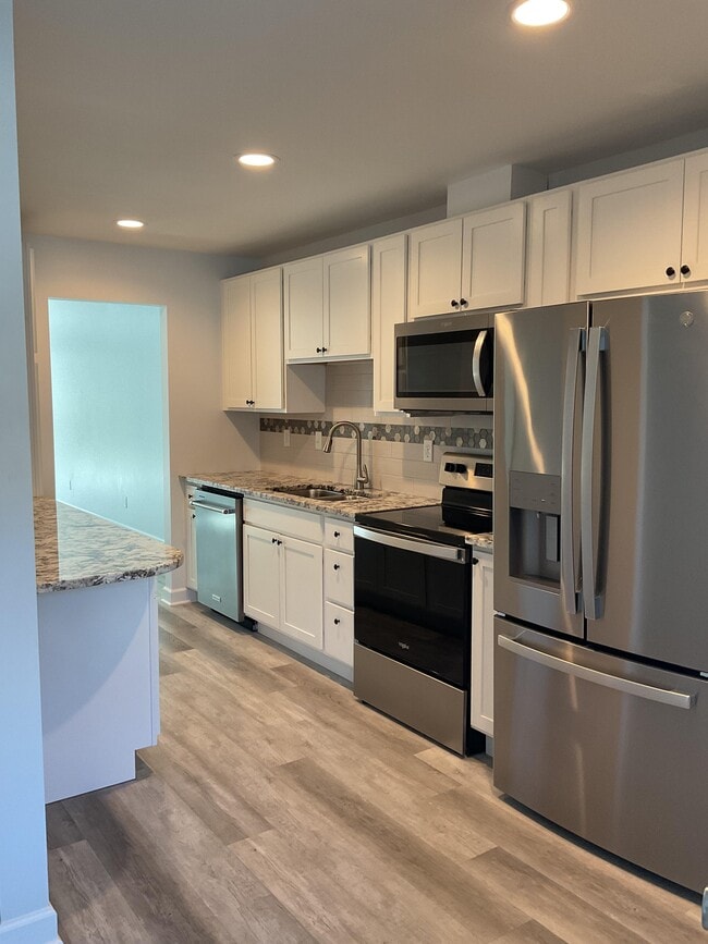 St. Albans Greens Townhouses and Apartments in Sycamore, IL - Building Photo - Building Photo