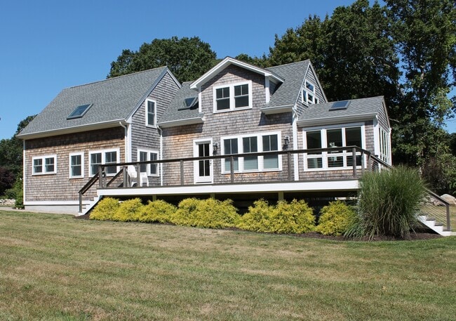 50 Mumford Cove Rd in Groton, CT - Building Photo - Building Photo