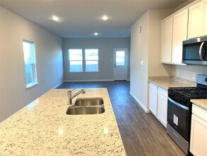 810 Brookside Dr in Dayton, TX - Building Photo - Building Photo