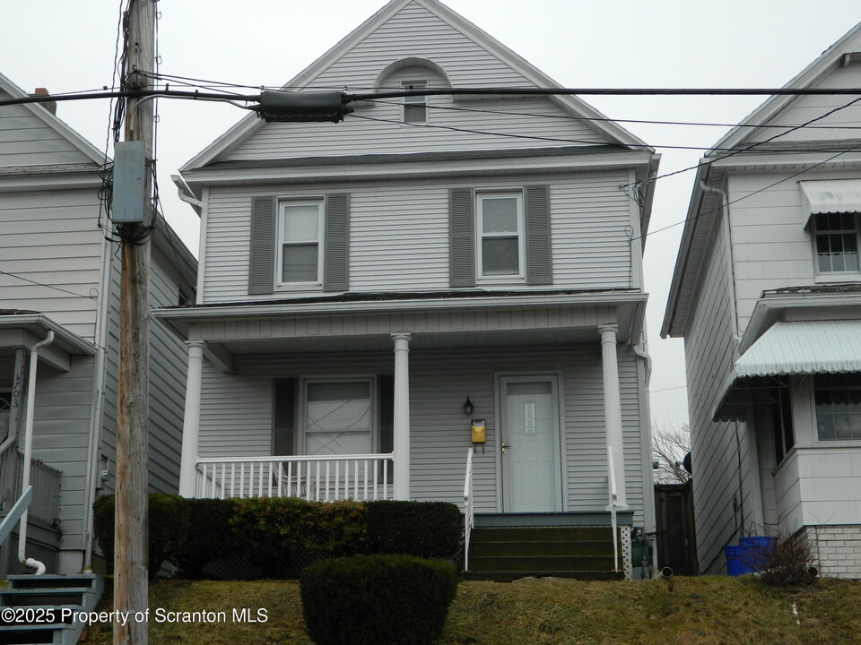 1705 Farr St in Scranton, PA - Building Photo