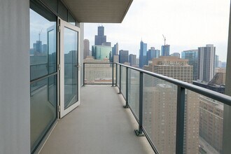 303 W Ohio St, Unit 3006 in Chicago, IL - Building Photo - Building Photo