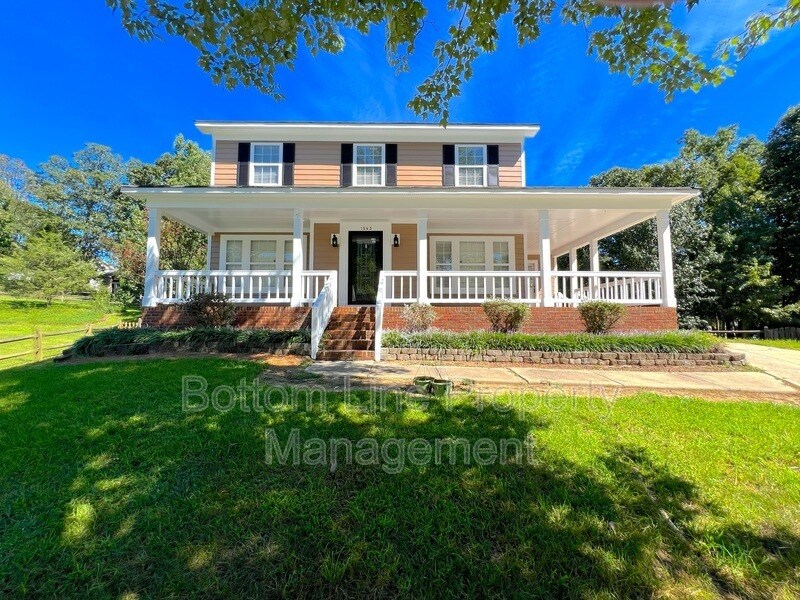 1543 Newfound Hollow Dr in Charlotte, NC - Building Photo