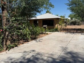 2608 E Pinchot Ave in Phoenix, AZ - Building Photo - Building Photo