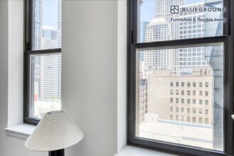 330 S Wells St in Chicago, IL - Building Photo - Building Photo