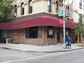 32-34 Jones St in New York, NY - Building Photo - Building Photo