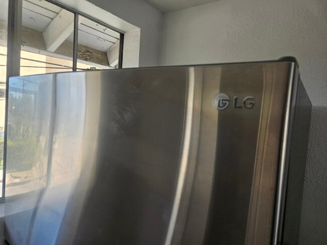 5159 Clinton St, Unit 5159 B Clinton Street in Los Angeles, CA - Foto de edificio - Building Photo