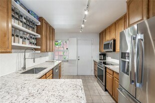 680 Tennis Club Dr in Fort Lauderdale, FL - Building Photo