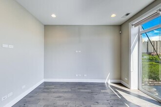 317 W Evergreen Ave in Chicago, IL - Building Photo - Building Photo